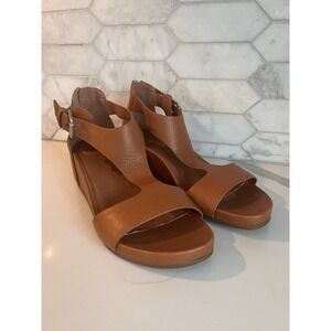 Gentle Souls Gisele Carmel Brown Leather T-Strap Wedge Sandal Back Zipper Sz 8.5